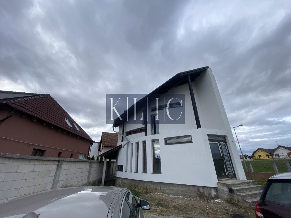 Casa individuala moderna intabulata pivniță garaj Panouri Solare Sibiu