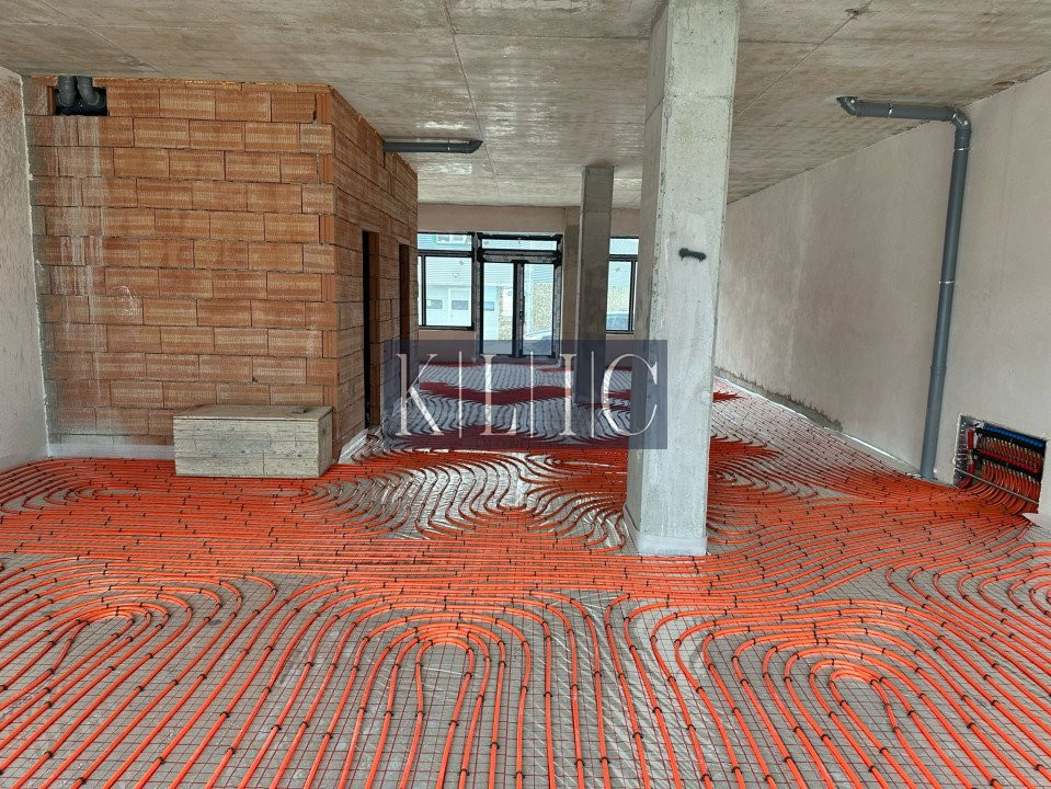 Inchiriez spatiu comercial open space,vitrina, 135mp in Sibiu cu doua parcari