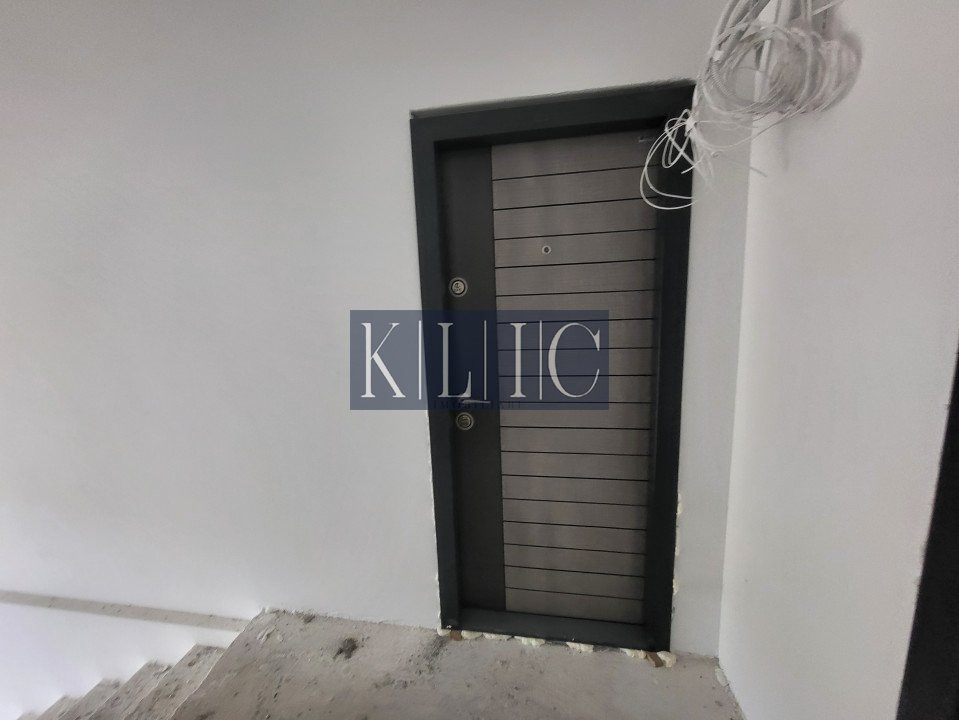 Apartament 3 camere de vanzare P+3E balcon parcare zona Doamna Stanca 