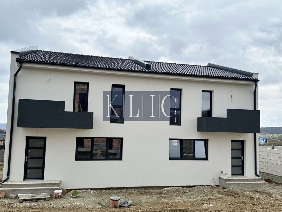 Duplex 4 camere doua terase balcon bucatarie inchisa Sibiu 250mp teren