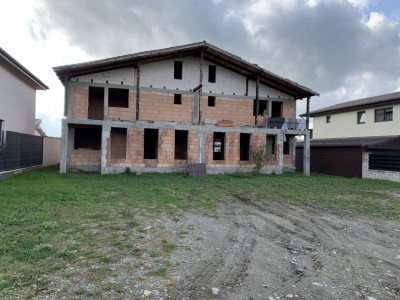 Casa tip duplex 5 camere de vanzare teren 330 mp in Sura-Mica Sibiu