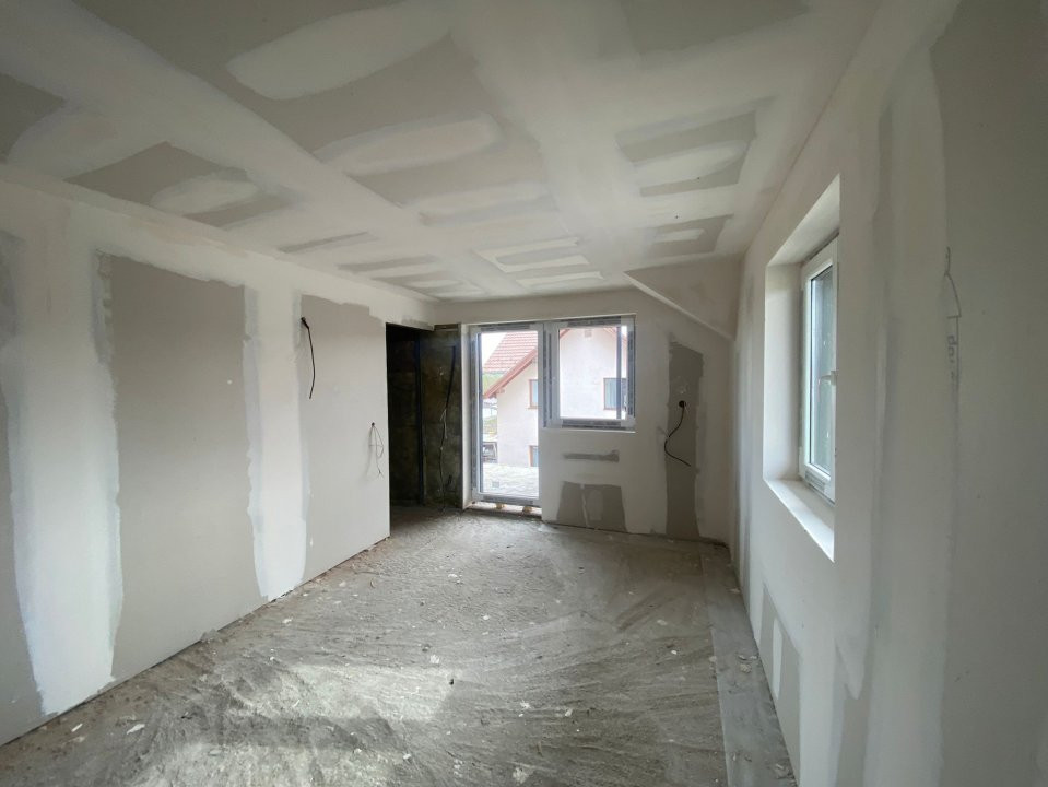 Casa 6 camere 3 bai 200 mpu S+P+1E+M de vanzare zona Selimbar Sibiu