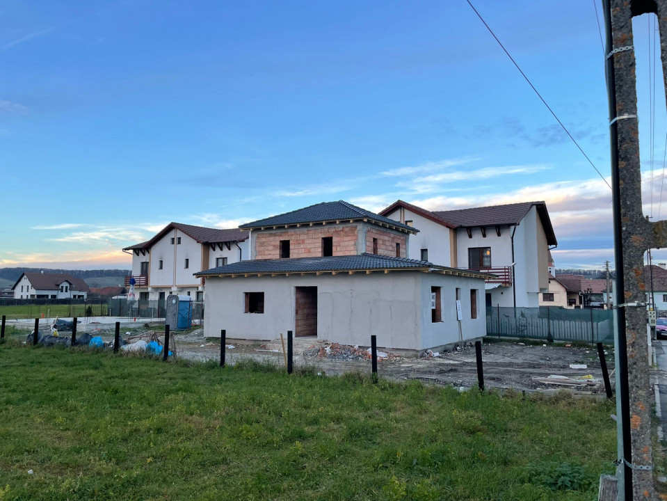 Casa individuala 4 camere 120mpu de vanzare teren 380mp Cristian Sibiu