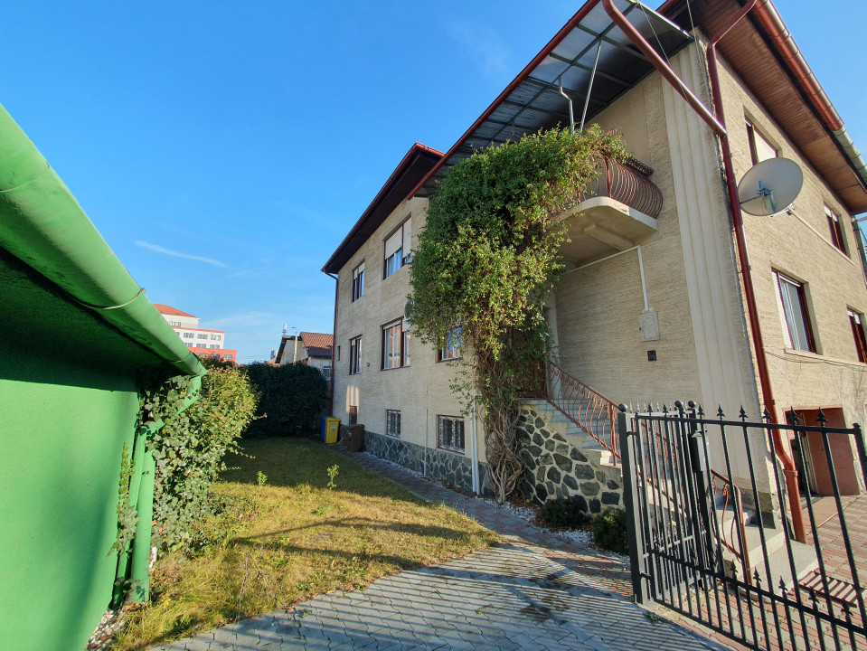 Casa de vanzare centru 3 dormitoare gradina zona Corneliu Coposu Sibiu