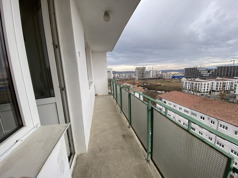 Apartament de vanzare 3 camere 60mp balcon panorama munte zona Rahovei