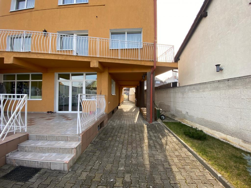 Casa individuala de vanzare 10 camere 429mpu piscina exterioara Sibiu