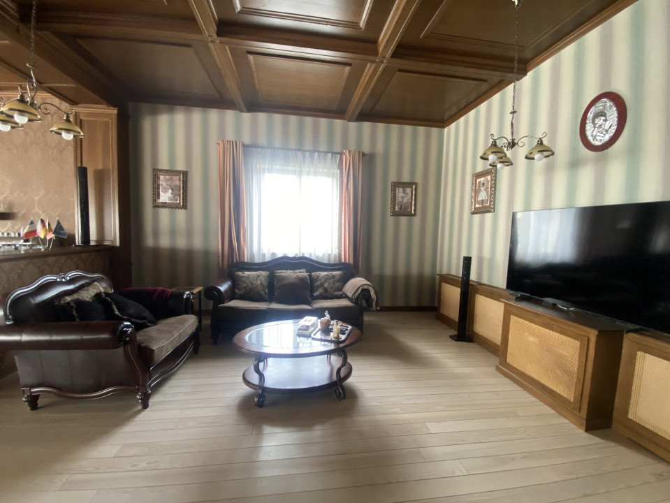 Casa individuala 9 camere de vanzare stil mediteranean 3245mp in Sibiu