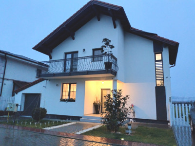 Casa moderna 5 camere de vanzare mobilata utilata 1105mp teren Sibiu