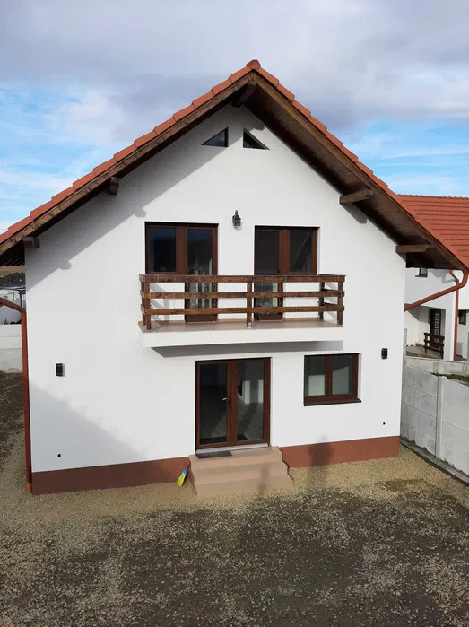 Casa individuala la alb de vanzare 4 camere curte Talmaciu Sibiu