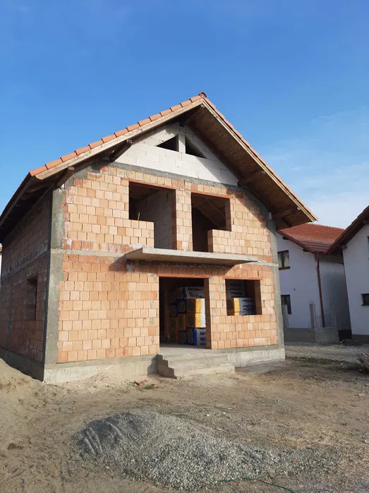 Casa individuala la alb de vanzare 4 camere curte Talmaciu Sibiu