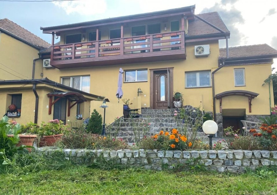Casa individuala de inchiriat 5 camere teren 757mp zona Lazaret Sibiu