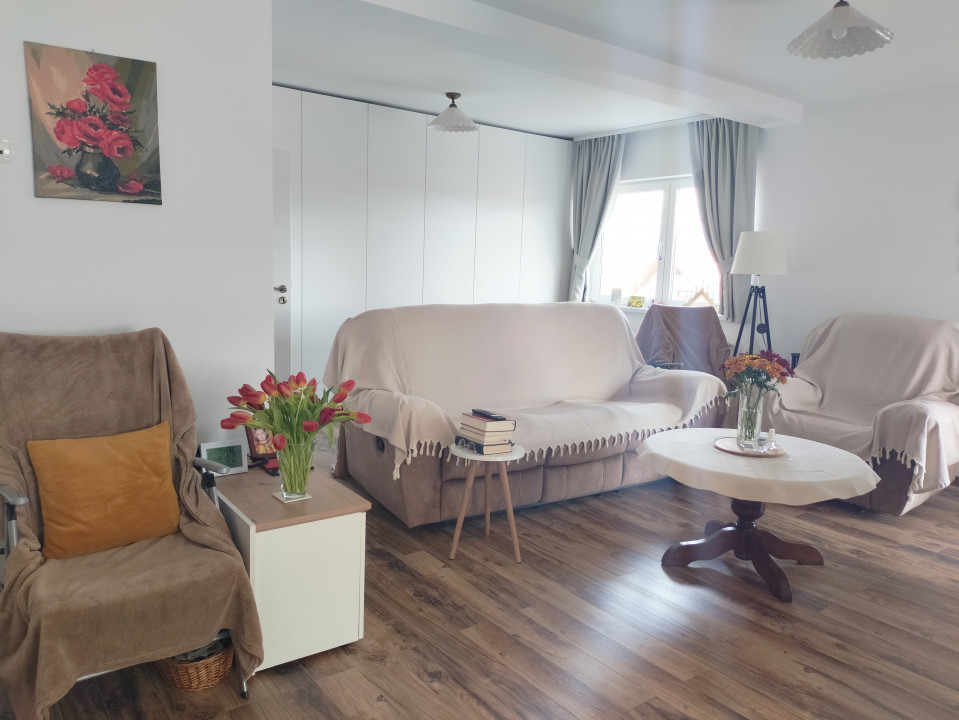 Apartament de vanzare 3 camere 108 mpu etaj 2 in zona Valea Aurie
