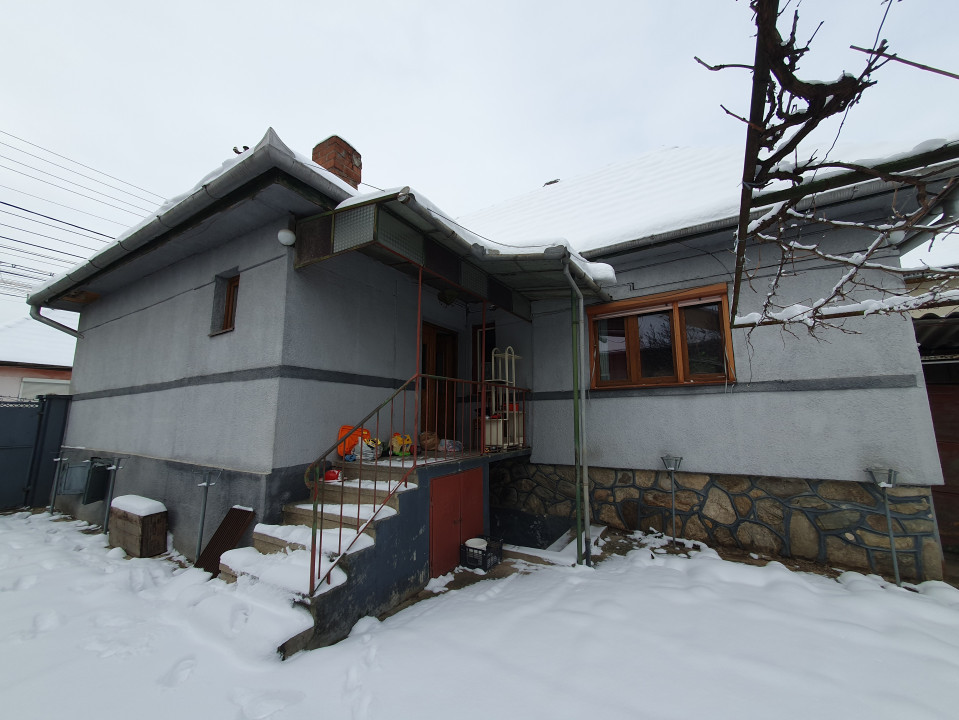 Casa de vanzare 3 camere 450 mp teren acces auto Trei Stejari Sibiu