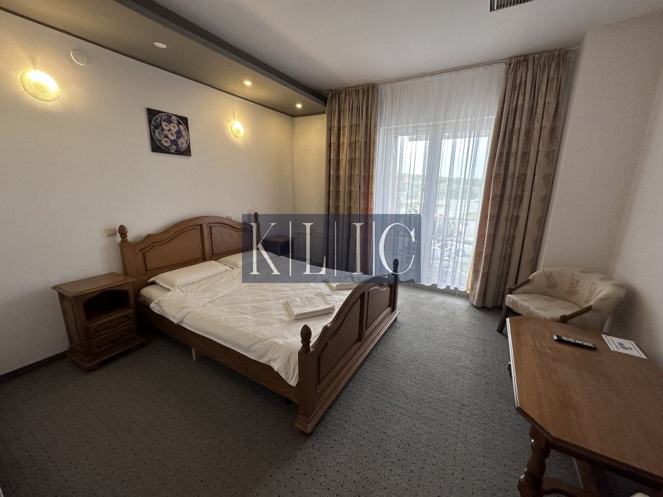 Hotel 26 camere 8 spatii comerciale 5500mp teren nod rutier Sibiu